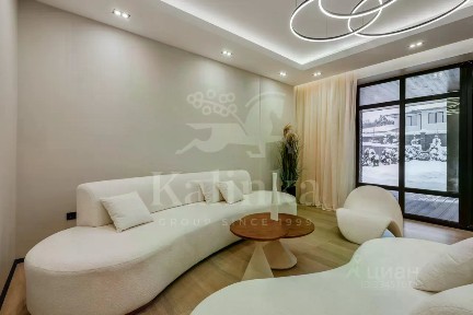 Продается 2-этажный дом, 350 м²