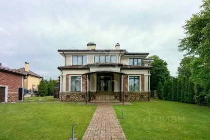 Продается 3-этажный дом, 593 м²
