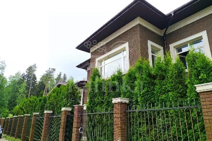 Продается 2-этажный дом, 650 м²