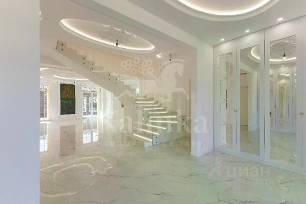 Продается 2-этажный дом, 420 м²