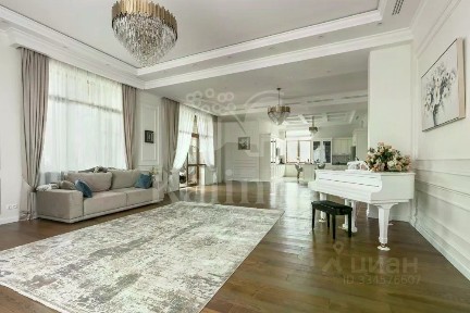 Продается 2-этажный дом, 911 м²