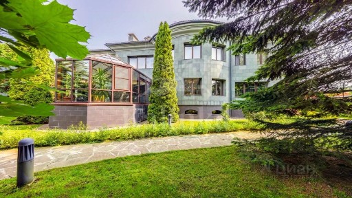 Продается 2-этажный дом, 630 м²