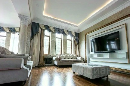 Продается 3-этажный дом, 550 м²