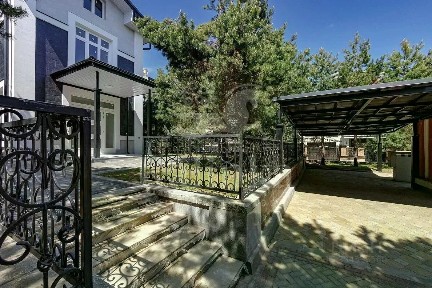 Продается 2-этажный дом, 445,4 м²