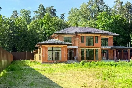 Продается 2-этажный дом, 416 м²