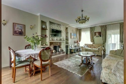 Продается 2-этажный дом, 200 м²