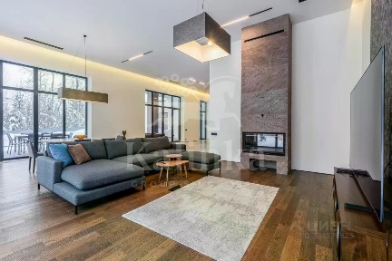 Продается 2-этажный дом, 450 м²