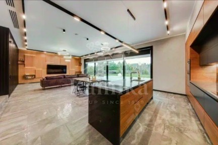 Продается 2-этажный дом, 540 м²