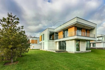 Продается 2-этажный дом, 425 м²