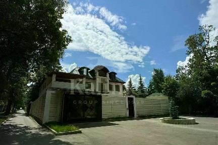 Продается 2-этажный дом, 640 м²