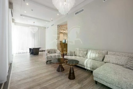 Продается 2-этажный дом, 380 м²