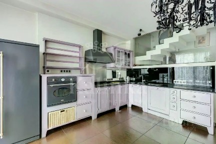 Продается 4-этажный таунхаус, 350 м²
