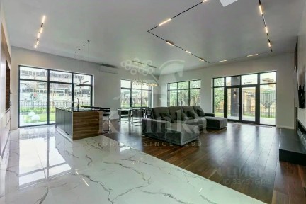 Продается 2-этажный дом, 545 м²