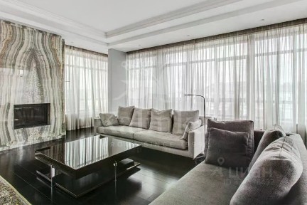 Продается 4-этажный дом, 985 м²