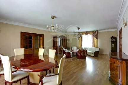 Продается 2-этажный дом, 730 м²