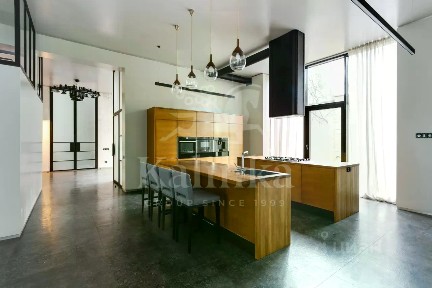 Продается 2-этажный дом, 700 м²
