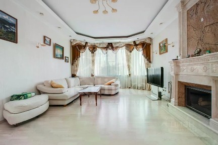 Продается 3-этажный дом, 400 м²