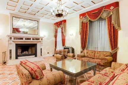 Продается 3-этажный дом, 650 м²