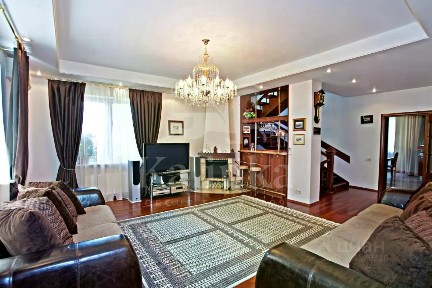 Продается 3-этажный дом, 540 м²