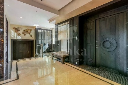 Продается 3-этажный дом, 686 м²