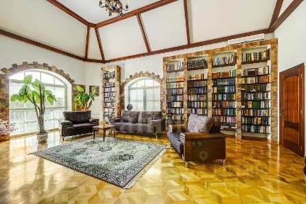 Продается 3-этажный дом, 705 м²