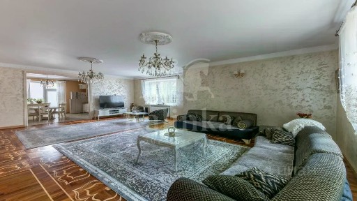 Продается 4-этажный дом, 800 м²