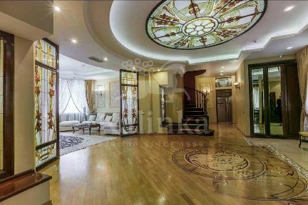 Продается 2-этажный дом, 700 м²