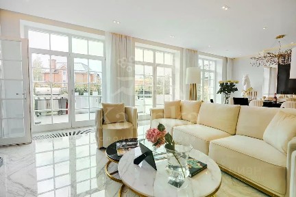 Продается 3-этажный дом, 550 м²