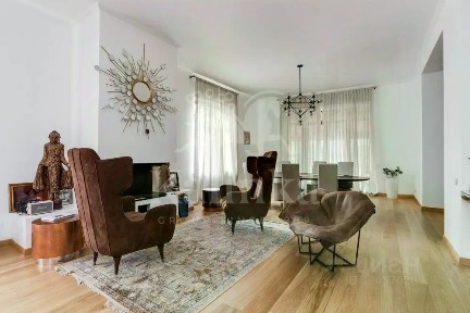 Продается 3-этажный дом, 500 м²