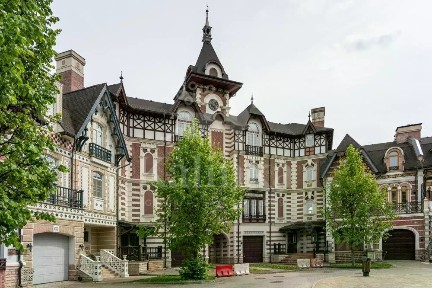 Продается 4-этажный таунхаус, 370 м²