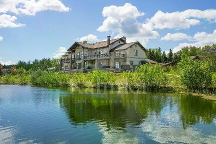 Продается 4-этажный дом, 1 250 м²