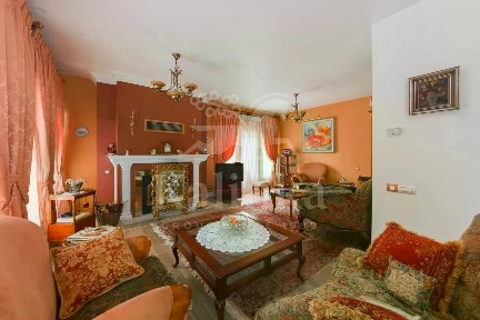 Продается 3-этажный дом, 513 м²