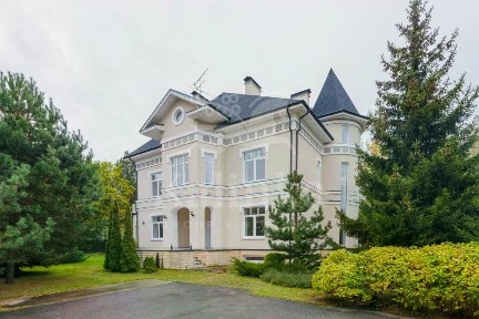 Продается 3-этажный дом, 800 м²