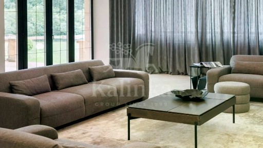 Продается 2-этажный дом, 750 м²