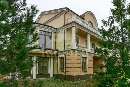 Продается 3-этажный дом, 400 м²