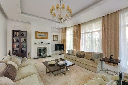 Продается 3-этажный дом, 632 м²