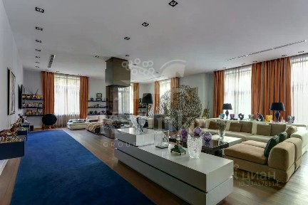 Продается 4-этажный дом, 1 350 м²