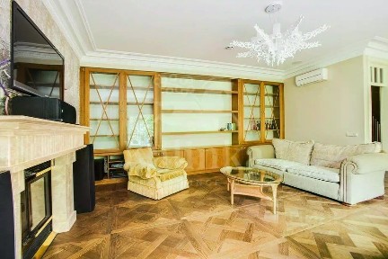 Продается 2-этажный дом, 450 м²