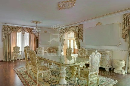 Продается 4-этажный дом, 650 м²