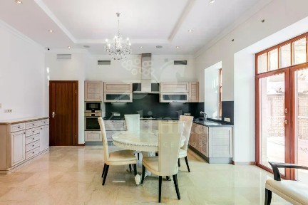 Продается 3-этажный дом, 1 380 м²