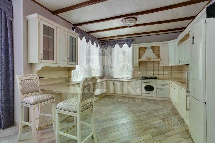 Продается 4-этажный дом, 400 м²