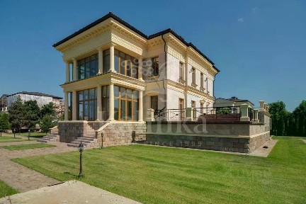 Продается 4-этажный дом, 681 м²