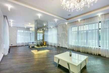 Продается 3-этажный дом, 1 864 м²