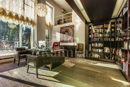 Продается 2-этажный дом, 1 008 м²