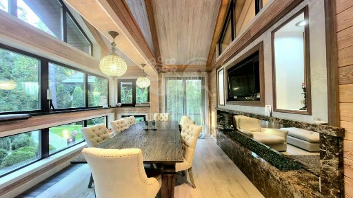 Продается 3-этажный дом, 317,5 м²
