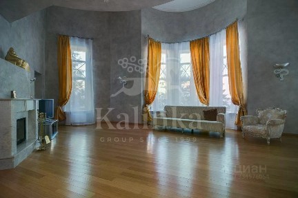 Продается 3-этажный дом, 463 м²