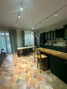 Продается 3-этажный таунхаус, 382,4 м²