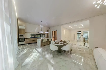 Продается 2-этажный коттедж, 300 м²