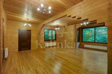 Сдается 2-этажный дом, 200 м²