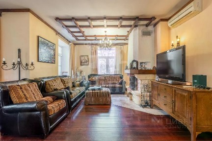 Сдается 3-этажный дом, 450 м²